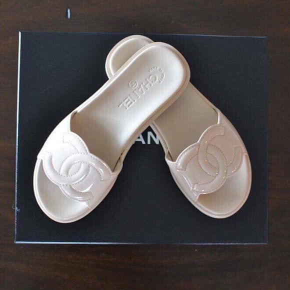 tan chanel slides